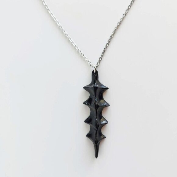 Gothic black vertebrae spike vampire necklace with a small silver chain - Picture 10 of 12
